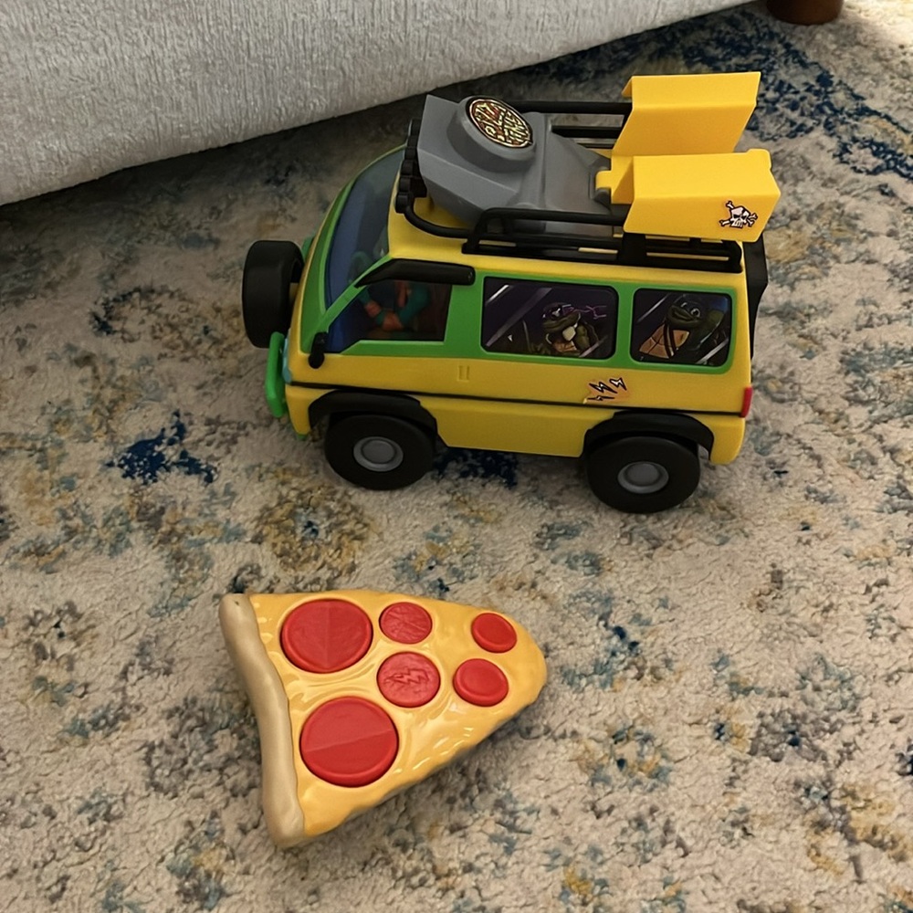 TMNT Remote Control Van - Picture 4 of 5